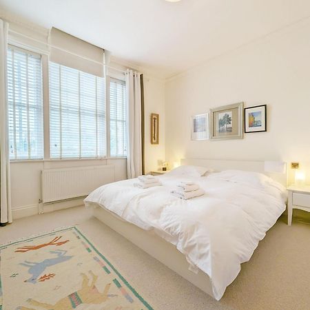 4 The Clockhouse , Midhurst Bagian luar foto