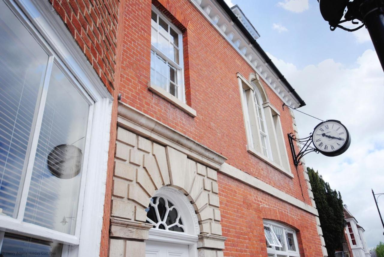 4 The Clockhouse , Midhurst Bagian luar foto